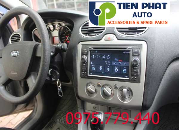 lap man hinh dvd theo xe focus 2008
