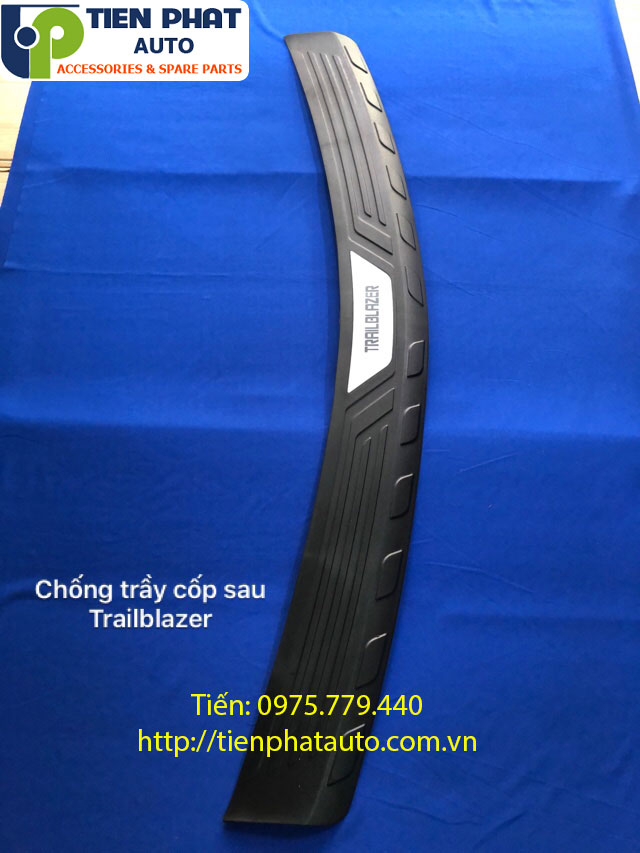 Ốp chống trầy cốp sau - Đồ chơi lắp thêm cho xe Chevrolet Trailbazer