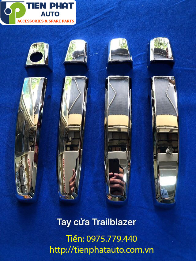 Ốp viền đèn trước - Đồ chơi lắp thêm cho xe Chevrolet Trailbazer