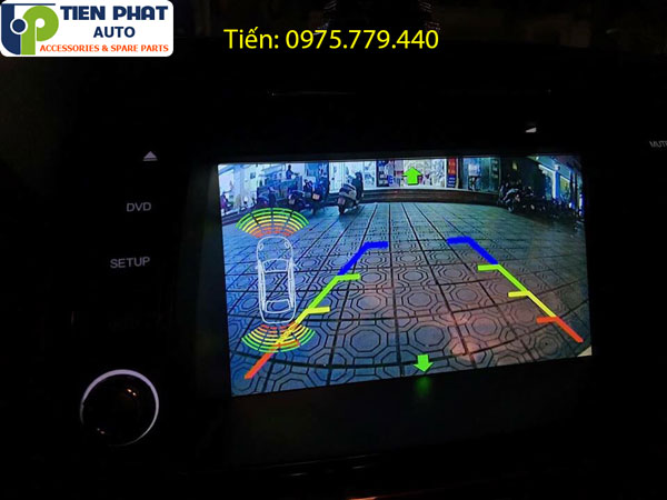 Gắn camera lùi cho xe Toyota Innova Venturer 2018