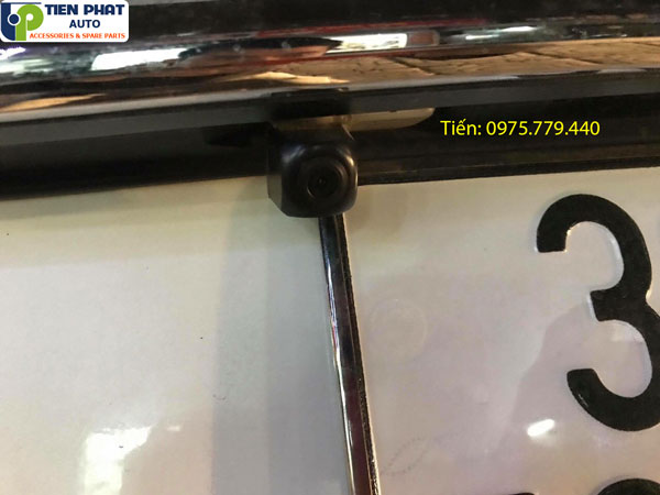 Gắn camera lùi cho xe Toyota Innova Venturer 2018