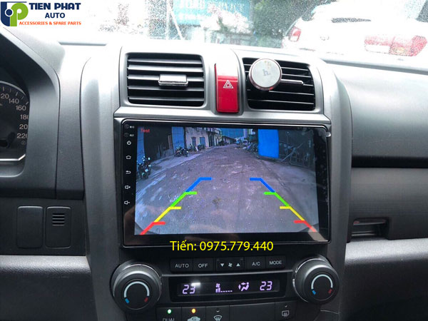 Gắn camera lùi cho xe Toyota Innova Venturer 2018