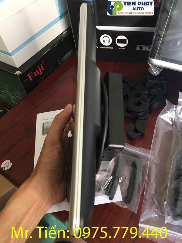 Màn hình gối đầu lắp đặt tại Tiến Phát Auto