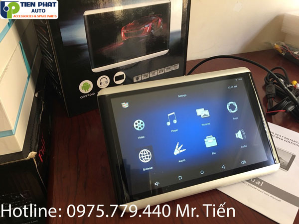Màn hình gối đầu lắp đặt tại Tiến Phát Auto