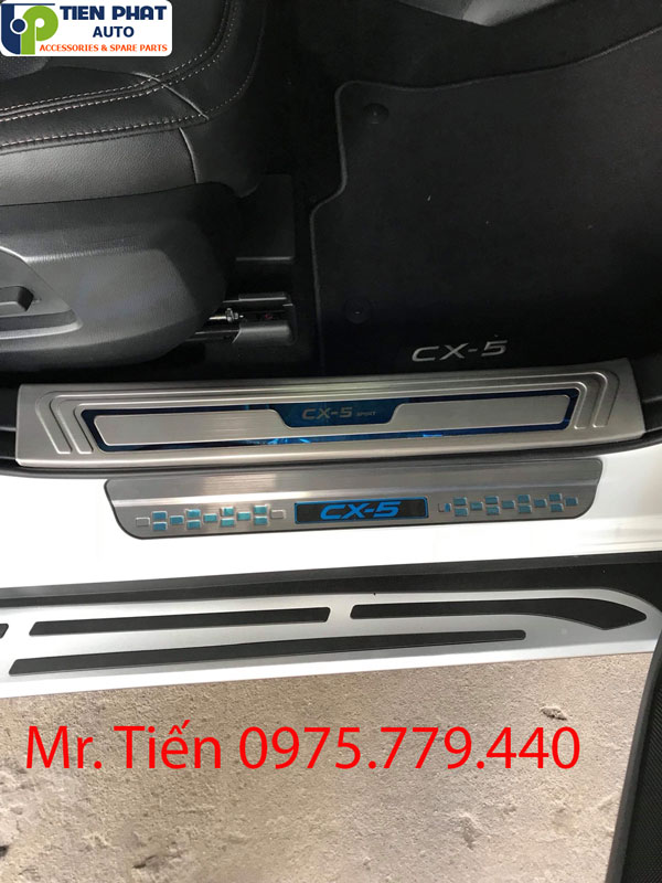 Nep buoc chan rong va ngoai xe - do choi phu kien mazda cx5 2018