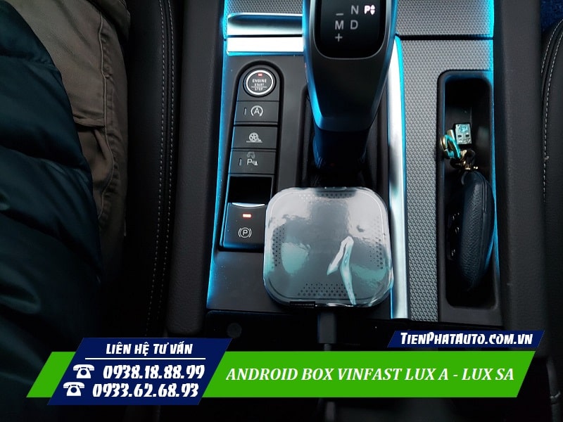 Android Box Vinfast Lux thiết kế nhỏ gọn cắm giắc USB là sử dụng