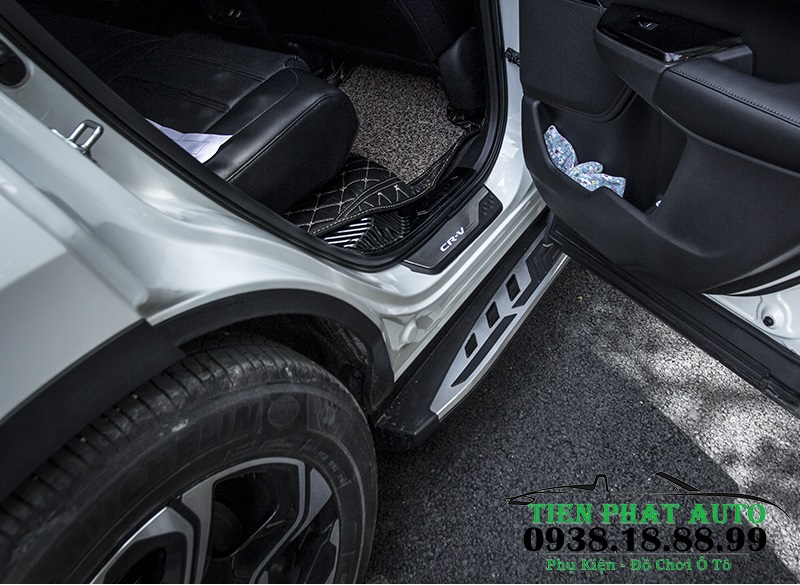 Bệ bước chân Honda CRV giúp việc lên xuống xe dễ dàng hơn
