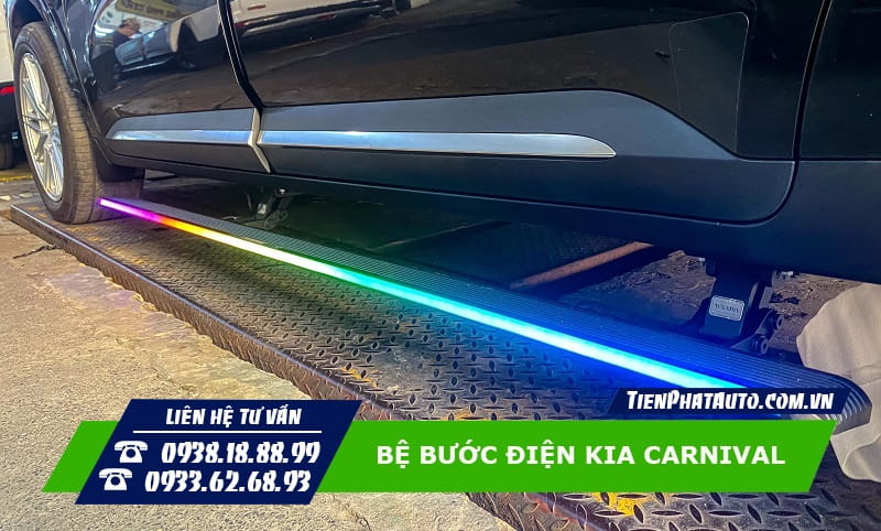 Khi mở cửa thì bệ bước điện sẽ tự động thụt ra để bước lên xuống