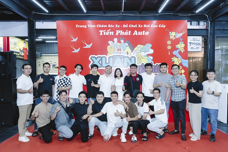 Tập thể nhân viên của Tiến Phát Auto