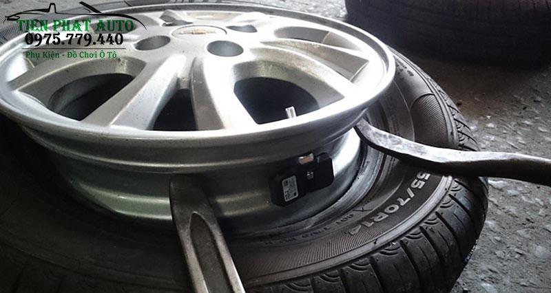cam-bien-ap-suat-lop-cam-tau-thuoc-cho-oto-tienphatauto