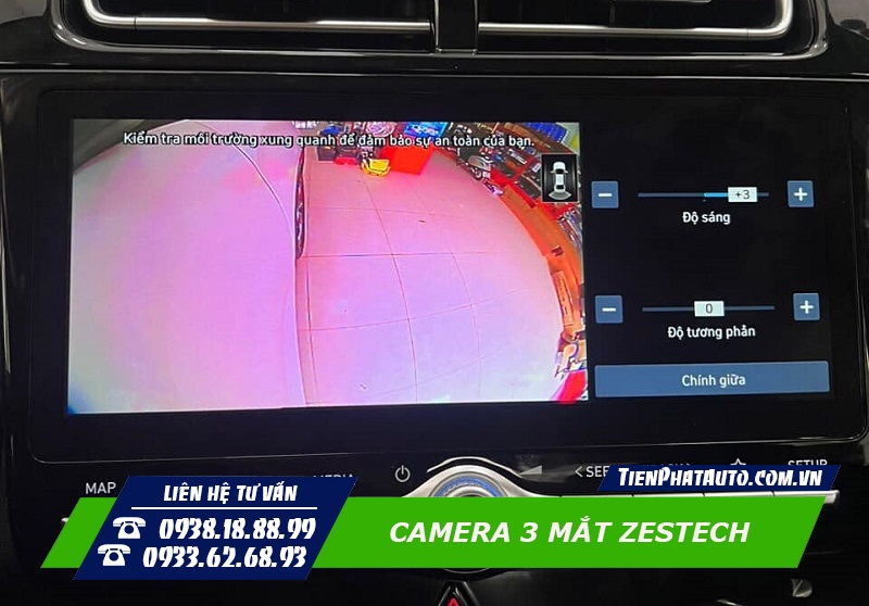 Hình ảnh camera 3 mắt Zestech hiển thị góc quay bên phải