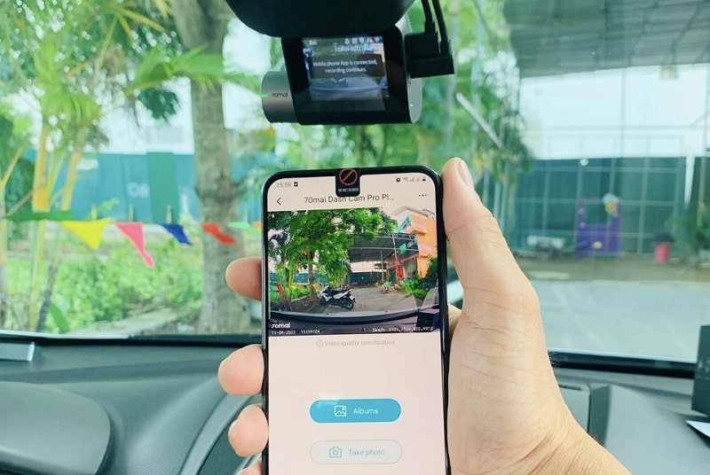 Hình ảnh mắt camera hành trình trước và xem được trên điện thoại