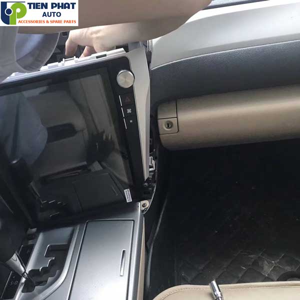 chuyen lap man hinh dvd tesla cho toyota camry 2012-2014
