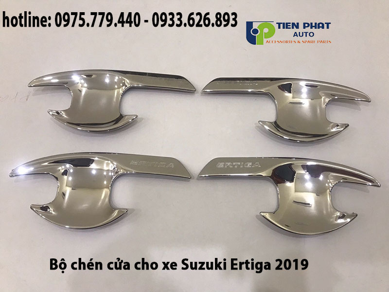 chen-cua-cho-xe-suzuki-ertiga