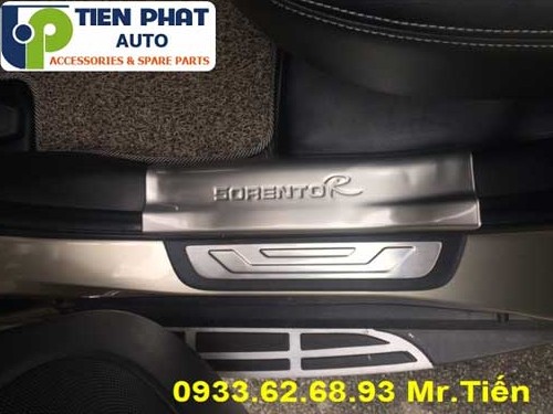chong tray phan inox cho kia sorento 2017