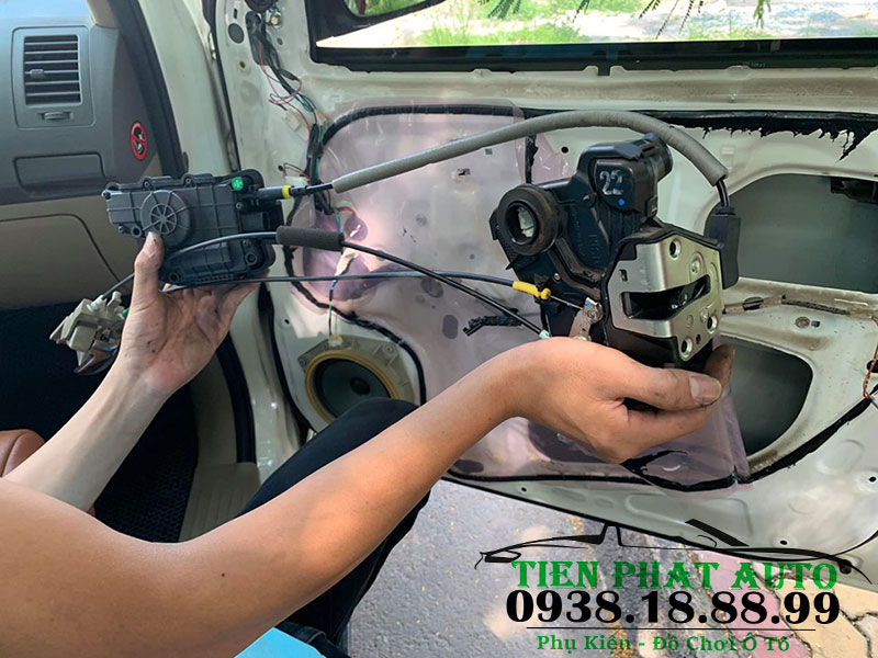 cua-hit-tu-dong-chinh-hang-cho-toyota-landcruiser-prado-tienphatauto-8