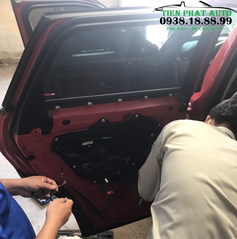 cua-hit-tu-dong-ranger-rover-lap-dat-nhu-zin