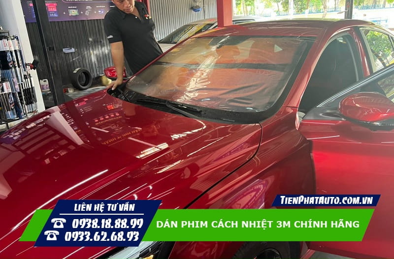 Dán phim cách nhiệt 3M cho ô tô giúp giảm lóa mang lại tầm quan sát tốt Dán phim cách nhiệt 3M cho ô tô giúp giảm lóa mang lại tầm quan sát tốt