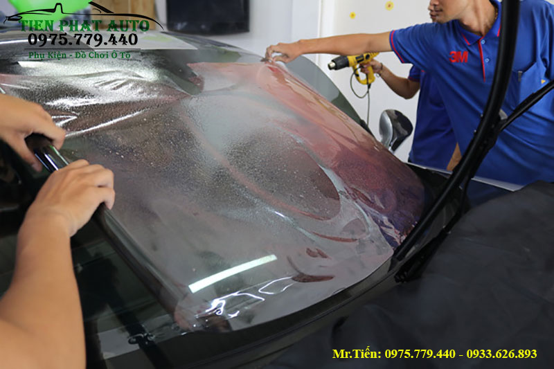 dan-phim-cach-nhiet-cho-o-to-tai-tphcm-tienphatauto-1