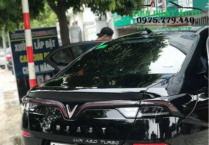 Hình ảnh kính lưng xe sau khi dán phim cách nhiệt Vinfast Lux A 2.0