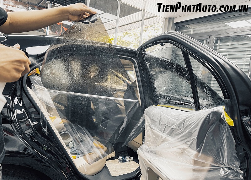 Quy trình dán phim cách nhiệt 3M Crystalline tại Tiến Phát Auto Quy trình dán phim cách nhiệt 3M Crystalline tại Tiến Phát Auto