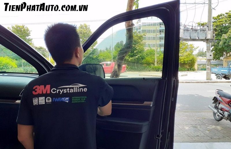 Tiến Phát Auto chuyên dán phim cách nhiệt chính hãng 3M tận nơi tại TPHCM