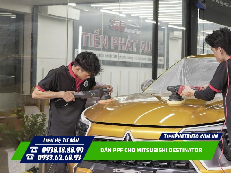 Trước khi thi công dán PPF cho xe sẽ được đánh bóng bề mặt sơn xe