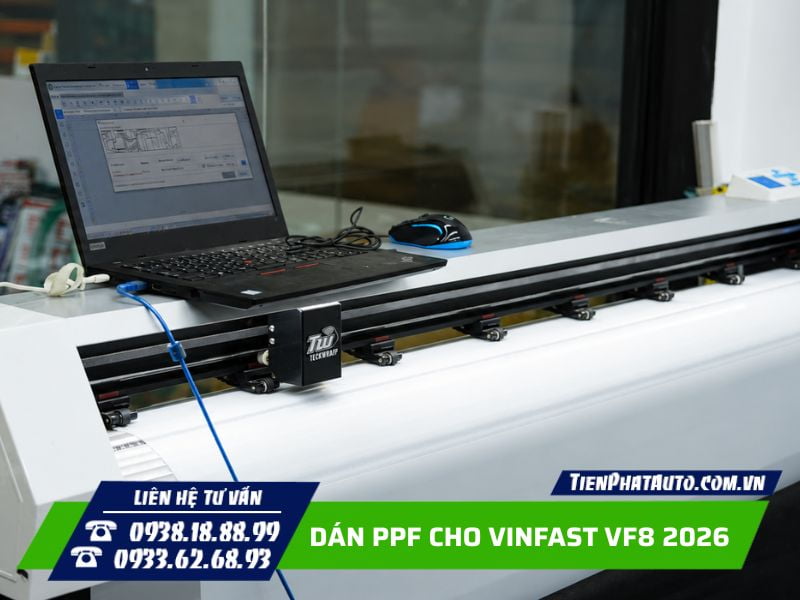 PPF được đo và cắt bằng file trên máy chuyên dụng PPF được đo và cắt bằng file trên máy chuyên dụng