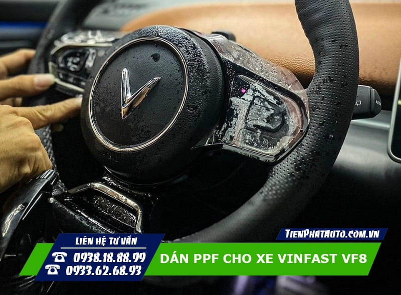 Hình ảnh dán PPF cho Vinfast VF8 vị trí phím khiển vô lăng xe