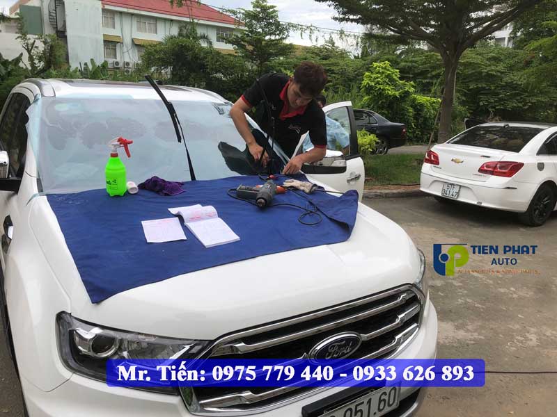 dan-xe-cach-nhiet-cho-xe-ford-everest