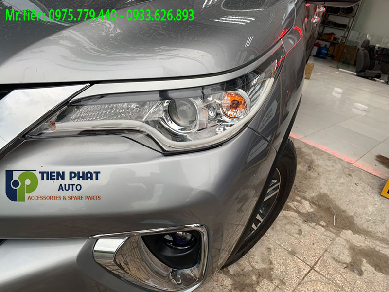 den-bi-gam-cho-xe-Fortuner