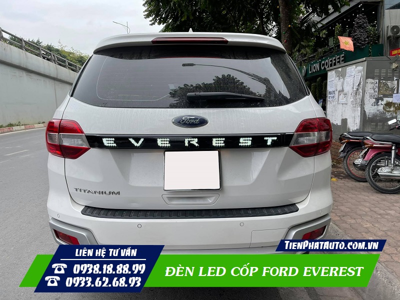 Đèn LED có màu trắng và đỏ dễ dàng thay đổi theo nhu cầu sử dụng