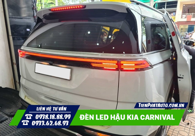 Tiến Phát Auto chuyên độ đèn LED cốp kiểu Porsche cho Kia Carnival