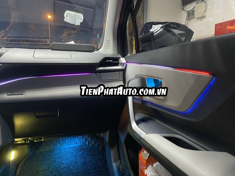 Hình ảnh đèn LED nội thất lắp đặt trên xe Toyota Veloz 4