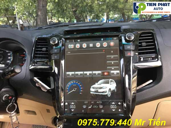 dia chi lap dat man hinh tesla cao cap cho toyota fortuner 2008-2016