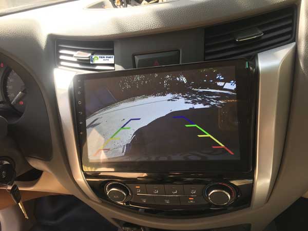 lap dat camera lui cho nisan navara 2018