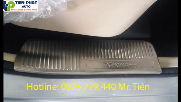 Nẹp bước chân - đồ chơi phụ kiện cho Misubishi Xpander 2018