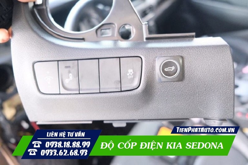 Nút bấm mở cốp tích hợp vị trí lổ chờ ở phía ghế tài xế