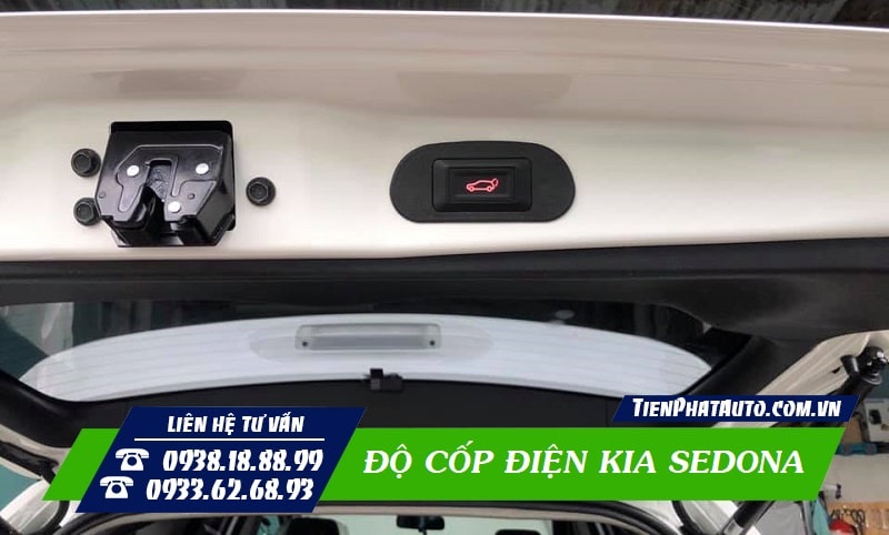 Nút bấm đóng cốp sau xe được thiết kế thẩm mỹ nhỏ gọn
