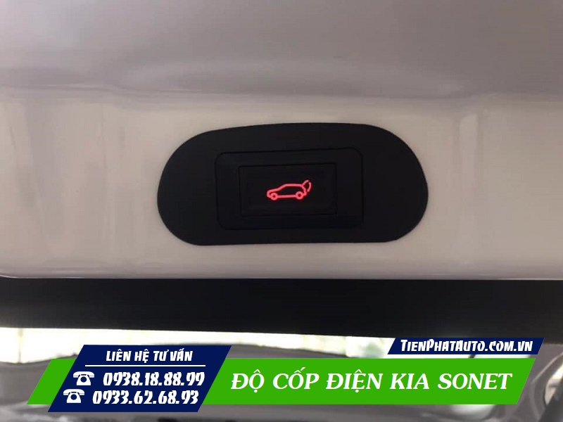 Nút bấm đóng mở cốp được thiết kế thẩm mỹ như nguyên bản