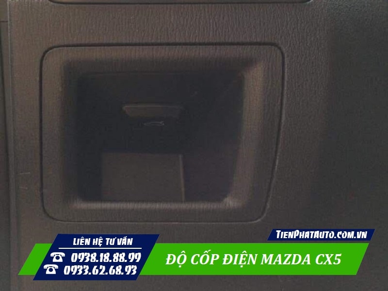 Nút bấm đóng mở cốp xe tích hợp vị trí bên tài xế