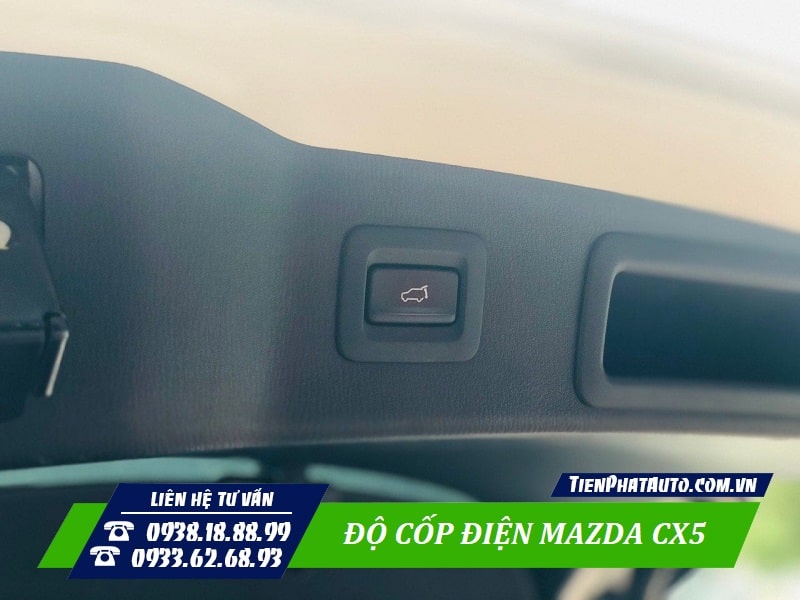 Nút bấm đóng mở cốp được tích hợp phía sau cốp xe