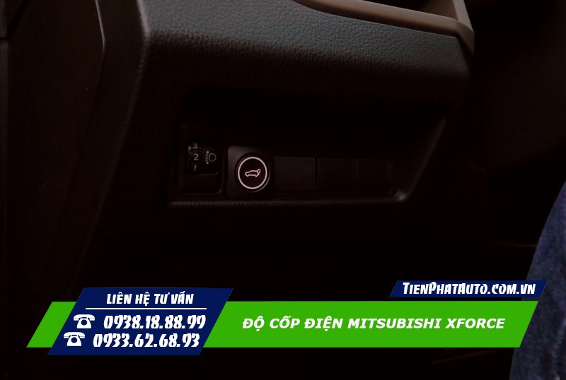 Nút bấm đóng mở cốp được lắp đặt trong xe ở vị trí tài xế