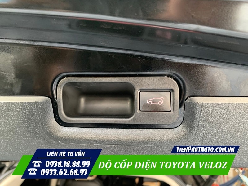 Nút bấm đóng cốp sau được lắp đặt ngay phía sau cốp