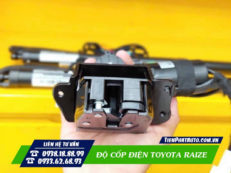 Cốp sau đóng nhẹ nhàng và êm ái hơn khi độ cốp điện Toyota Raize
