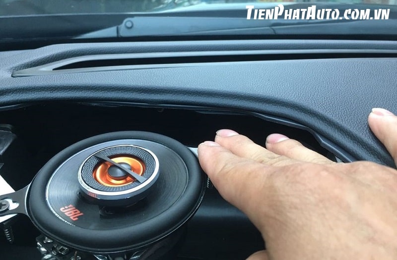 Loa Center là Option bị cắt bởi nhà sản xuất trên Mazda 6 bản thiếu