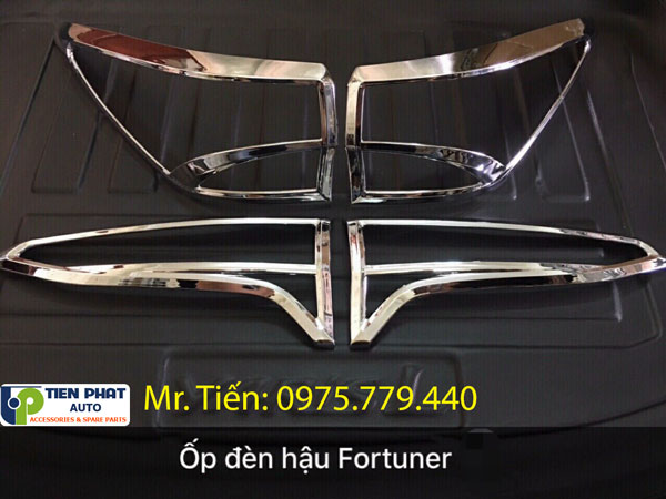 Bộ ốp viền đèn - phụ kiện đồ chơi cho xe Fortuner 2018 - 2019