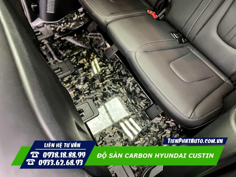 Lót sàn Carbon lắp hàng ghế 3 trên xe Hyundai Custin