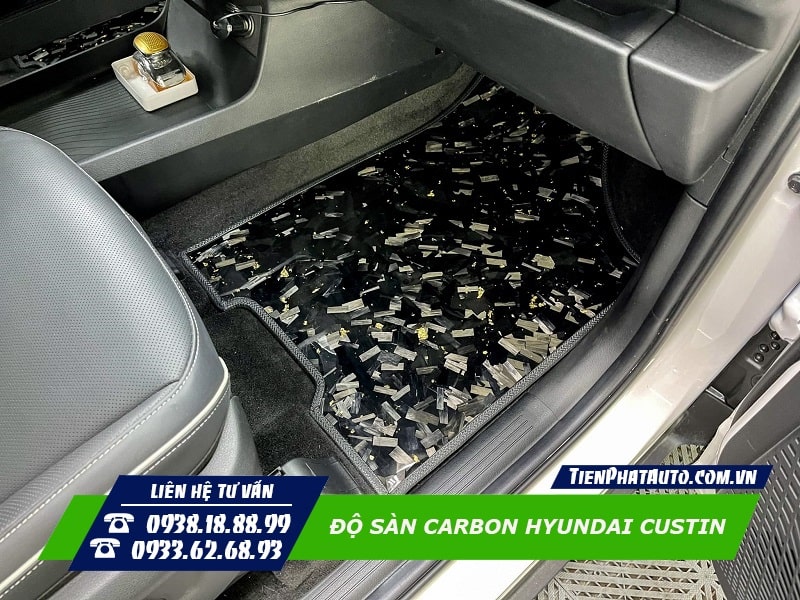 Lót sàn Carbon lắp vị trí ghế phụ trên xe Hyundai Custin