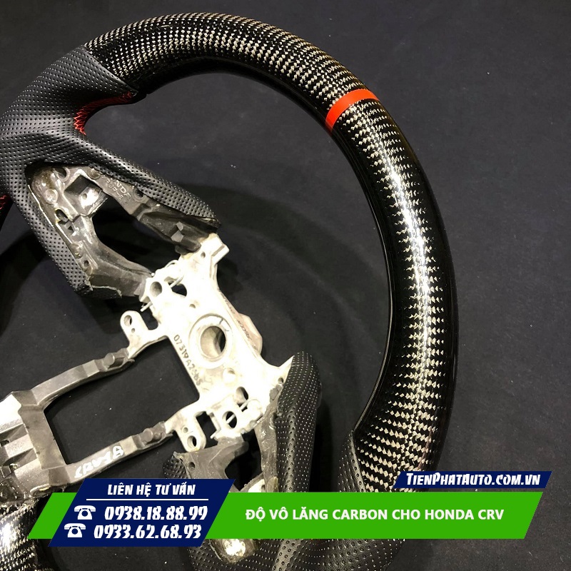Vô lăng được thi công từ vật liệu sợi Carbon cao cấp, siêu bóng